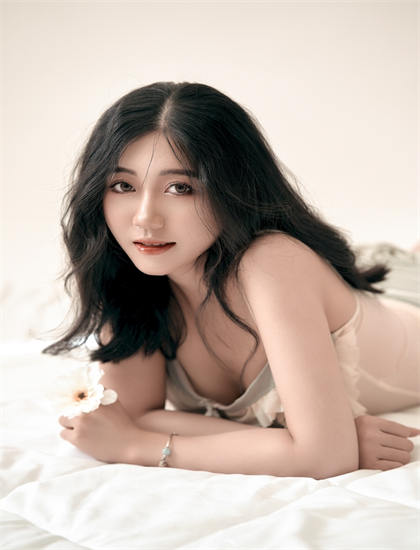 麦当娜电影-女性左腿叉开腿肚子中间疼视频